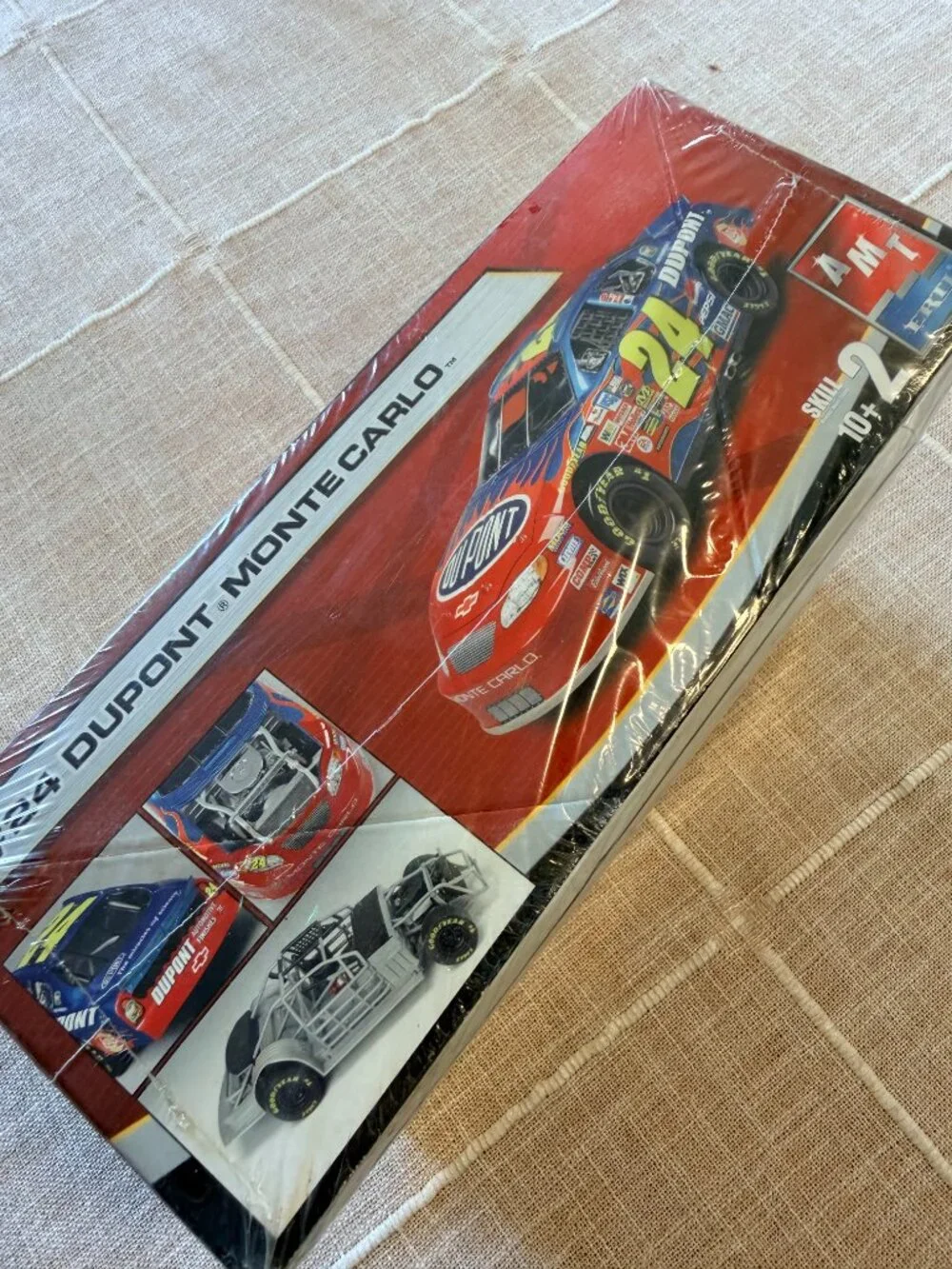 Jeff Gordon Nascar Dupont 2005 Monte Carlo Model AMT-ERTL #24 Model kit #38294